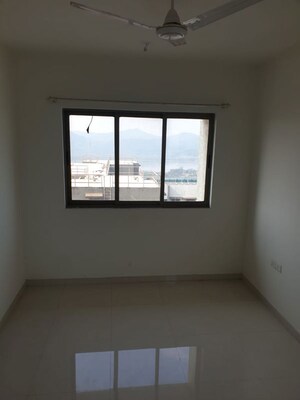Room in 1.5 BHK Apartment at Lodha Splendora, Ghodbunder Road – for Rent