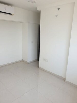 1.5 BHK Apartment For Rent in Lodha Splendora, Ghodbunder Road