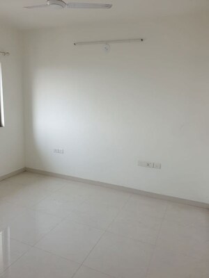 Room in 1.5 BHK Apartment at Lodha Splendora, Ghodbunder Road – for Rent