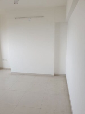 Room in 1.5 BHK Apartment at Lodha Splendora, Ghodbunder Road – for Rent