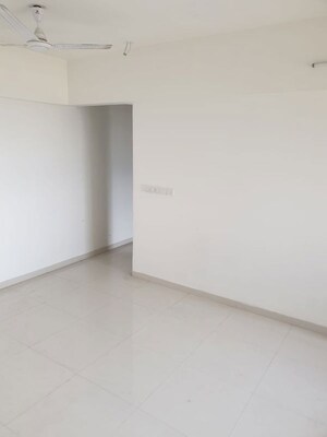 Room in 1.5 BHK Apartment at Lodha Splendora, Ghodbunder Road – for Rent