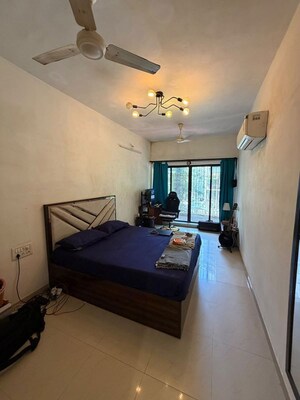 Bedroom in 1 BHK Apartment at Bandra West – for Rent