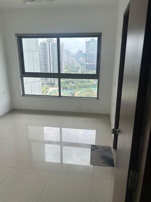 Room in 3 BHK Apartment at Kalpataru Immensa, Kolshet Road – for Rent