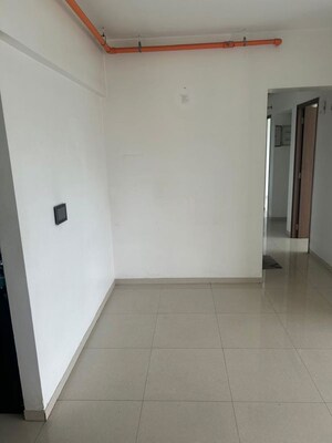 Room in 3 BHK Apartment at Kalpataru Immensa, Kolshet Road – for Rent