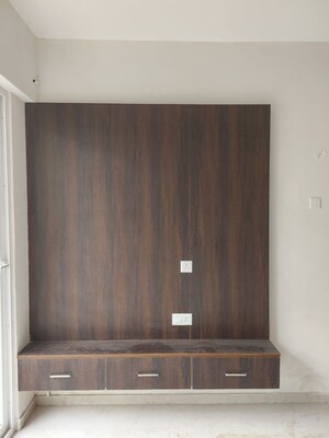 Furnished Amenities in 2 BHK Apartment at Signature Global City, Sector 37d – for Rent