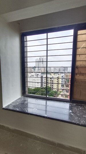 Room in 3 BHK Apartment at Swapnalok Towers, Malad East – for Rent