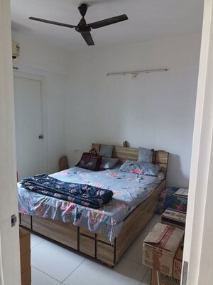 Bedroom in 2 BHK Apartment at Satellite – for Rent