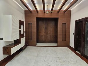Building Lobby in 3 BHK Villa at Sector 44 – for Rent