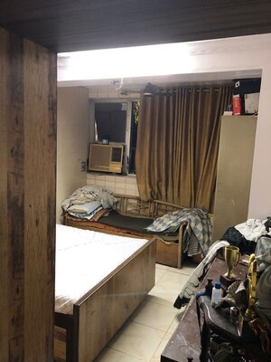 Bedroom in 2 BHK Apartment at Juhu – for Rent