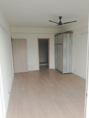 Room in 3.5 BHK Apartment at DLF New Town Heights Town Houses, Sector 86 – for Rent