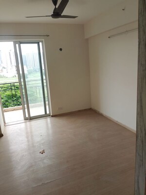Room in 3.5 BHK Apartment at DLF New Town Heights Town Houses, Sector 86 – for Rent