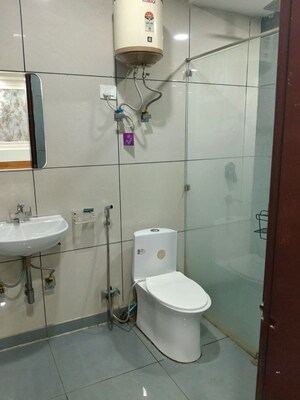 Bathroom in 1 BHK Builder Floor at Sector 43 – for Rent