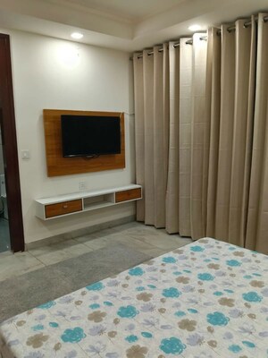 Bedroom in 1 BHK Builder Floor at Sector 43 – for Rent