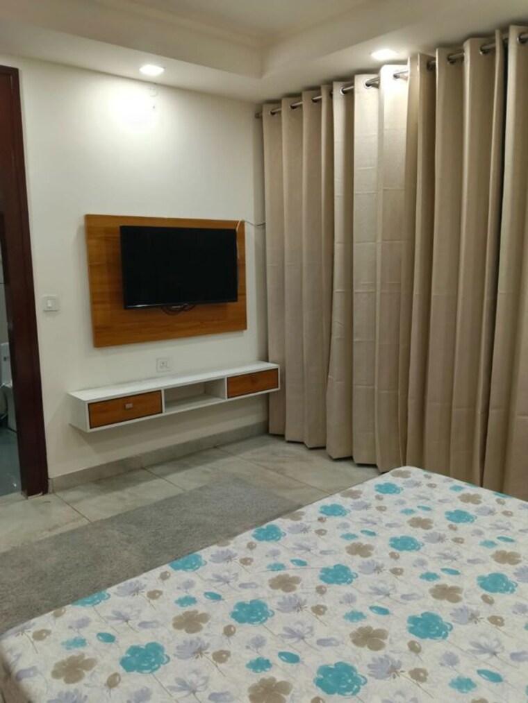 Bedroom, sector 43 1 Bedroom 560 Sq.Ft. Builder Floor In Sector 43 Gurgaon 10672211