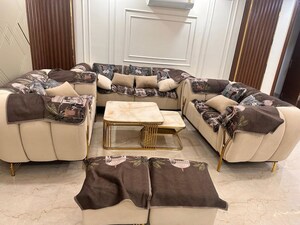 Living Room in 4 BHK Builder Floor at Green Fields Colony – for Rent