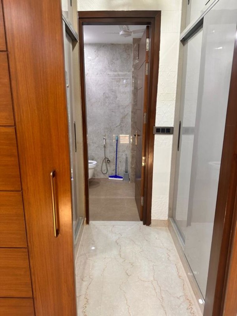 Washroom, green fields colony 4 Bedroom 450 Sq.Yd. Builder Floor In Green Fields Colony Faridabad 10672280