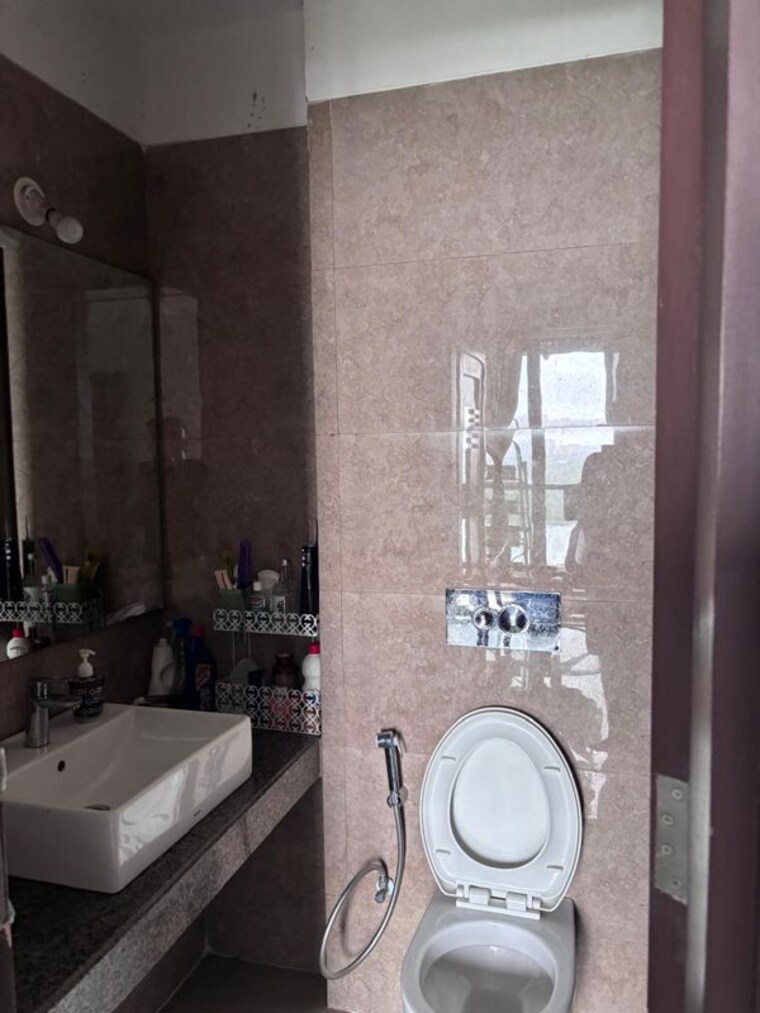 Bathroom, piramal-sunteck-signia-waterfront 2 Bedroom 1250 Sq.Ft. Apartment In Airoli Sector 14 Navi Mumbai 10672293