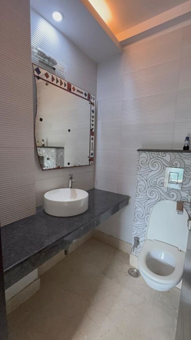 Bathroom, kalkaji 3 Bedroom 1900 Sq.Ft. Builder Floor In Kalkaji Delhi 10672310