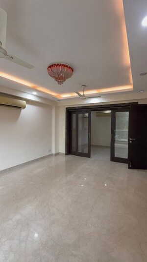 Room in 3 BHK Builder Floor at Kalkaji – for Rent