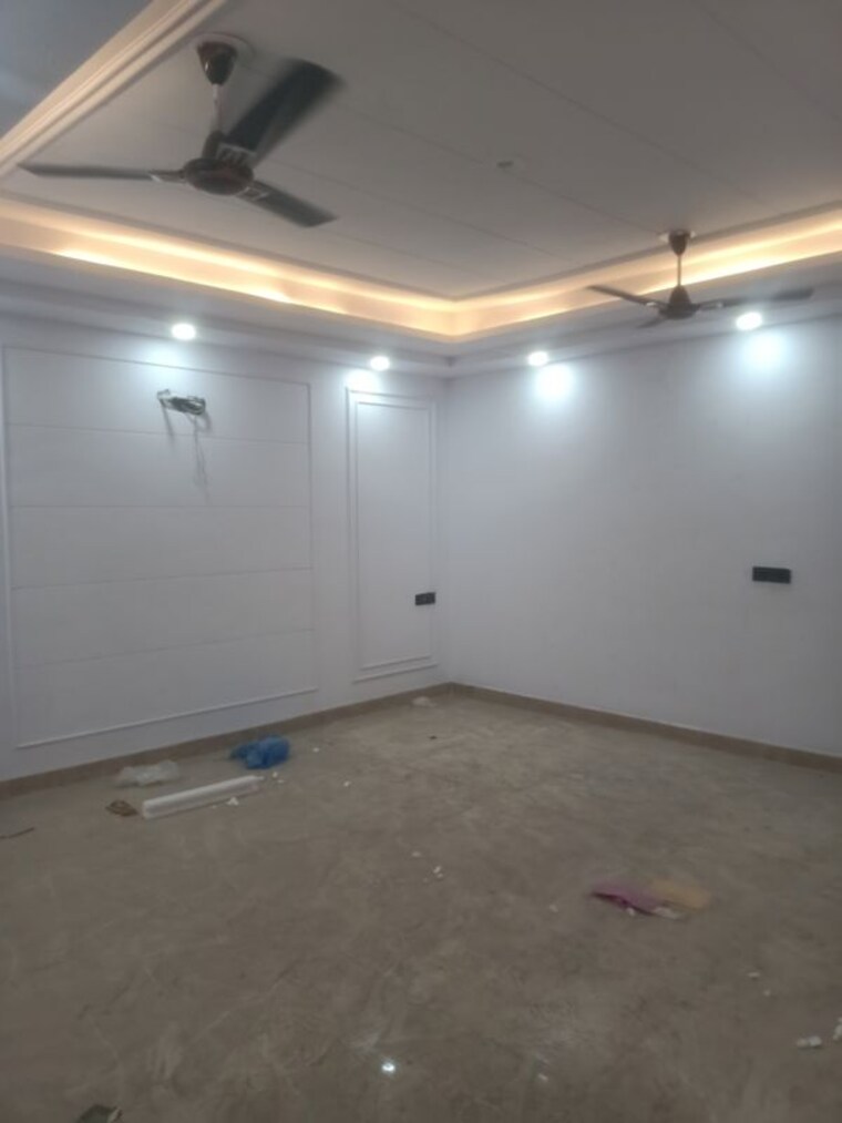 Room, shanti kunj 3 Bedroom 130 Sq.Yd. Builder Floor In Shanti Kunj Delhi 10672331