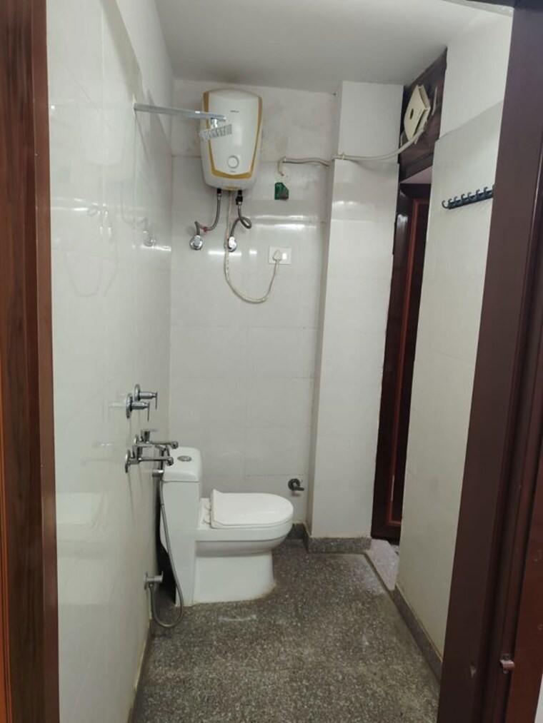 Bathroom, ss-100 1 RK 350 Sq.Ft. Independent House In Sector 49 Gurgaon 10672355