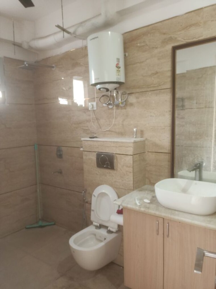 Bathroom, vasant kunj enclave 3.5 Bedroom 2200 Sq.Ft. Independent House In Vasant Kunj Enclave Delhi 10672371