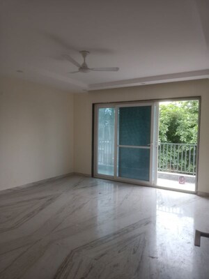 Room in 3.5 BHK Independent House at Vasant Kunj Enclave – for Rent