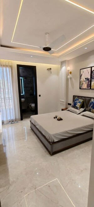 Bedroom in 3 BHK Builder Floor at Smart World Orchard, Sector 61 – for Sale