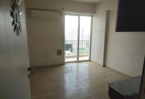 Room in 3 BHK Apartment at DLF Regal Gardens, Sector 90 – for Rent