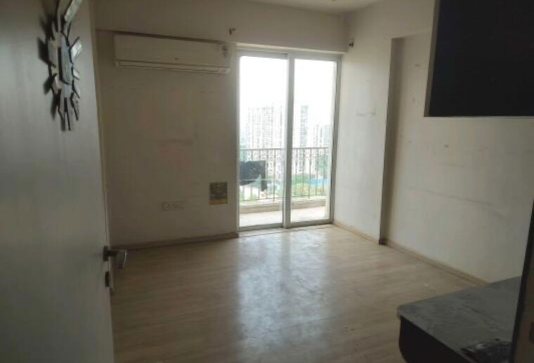 Room, dlf-regal-gardens 3 Bedroom 1818 Sq.Ft. Apartment In Sector 90 Gurgaon 10672423