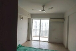 Room in 3 BHK Apartment at DLF Regal Gardens, Sector 90 – for Rent