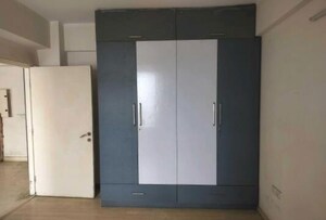 Room in 3 BHK Apartment at DLF Regal Gardens, Sector 90 – for Rent