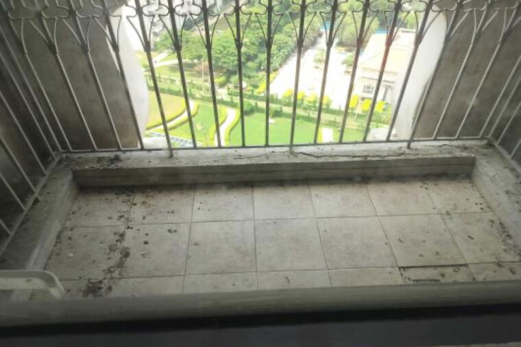 Balcony, dlf-regal-gardens 3 Bedroom 1818 Sq.Ft. Apartment In Sector 90 Gurgaon 10672423