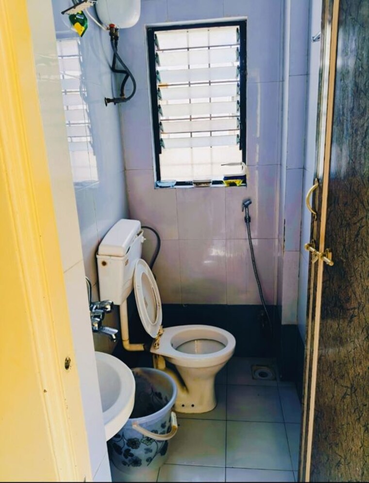 Bathroom, karve nagar 1 Bedroom 500 Sq.Ft. Villa In Karve Nagar Pune 10672458