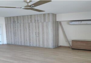 Room in 4 BHK Apartment at DLF Regal Gardens, Sector 90 – for Rent