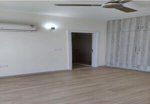 Room in 4 BHK Apartment at DLF Regal Gardens, Sector 90 – for Rent