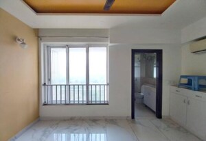 Room in 3 BHK Apartment at DLF Regal Gardens, Sector 90 – for Rent