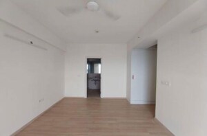 Room in 3 BHK Apartment at DLF Regal Gardens, Sector 90 – for Rent
