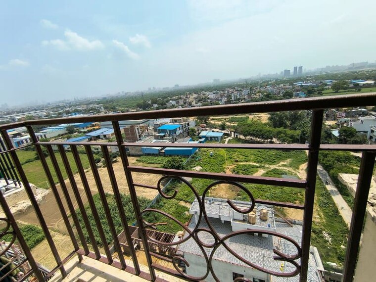 Balcony, signature-global-the-millennia 2 Bedroom 596 Sq.Ft. Apartment In Sector 37d Gurgaon 10672515