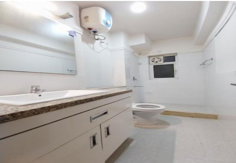Bathroom, dlf-new-town-heights-iii 4 Bedroom 2530 Sq.Ft. Apartment In Sector 91 Gurgaon 10672516