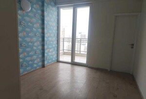 Room in 3 BHK Apartment at DLF The Ultima, Sector 81 – for Rent