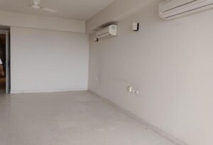 Room in 3 BHK Apartment at DLF The Ultima, Sector 81 – for Rent