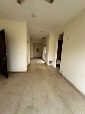 Room in 3 BHK Apartment at Tulip Violet, Sector 69 – for Rent