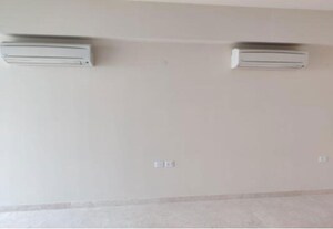 Room in 4 BHK Apartment at DLF The Ultima, Sector 81 – for Rent