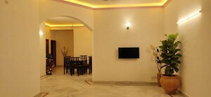 Room in 3 BHK Builder Floor at Mohit House, Sushant Lok I – for Rent