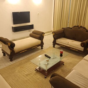 Team Area in 3 BHK Builder Floor at Mohit House, Sushant Lok I – for Rent