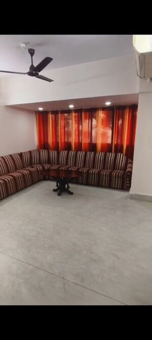 Furnished Amenities in 2 BHK Apartment at Orchid Apartment Santacruz West, Santacruz West – for Rent