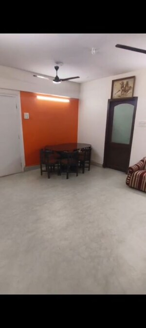 Room in 2 BHK Apartment at Orchid Apartment Santacruz West, Santacruz West – for Rent