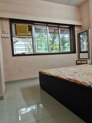 Bedroom in 3 BHK Apartment at Andheri West – for Rent