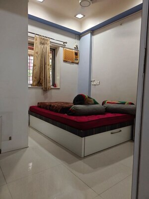 Bedroom in 3 BHK Apartment at Andheri West – for Rent